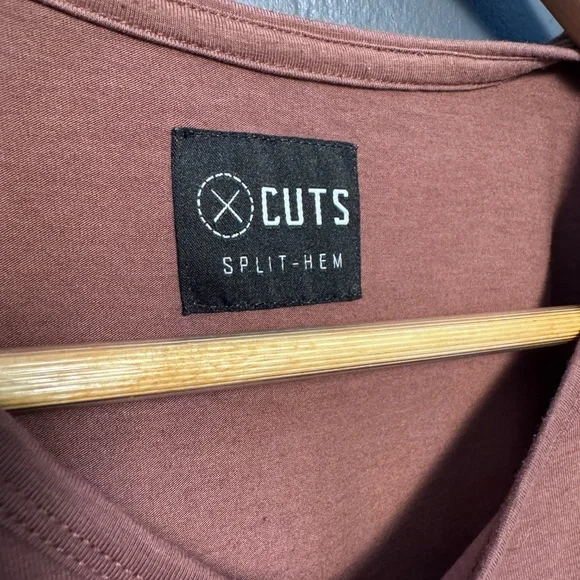 Cuts Clothing Split Hem T-shirt - Picture 4 of 6